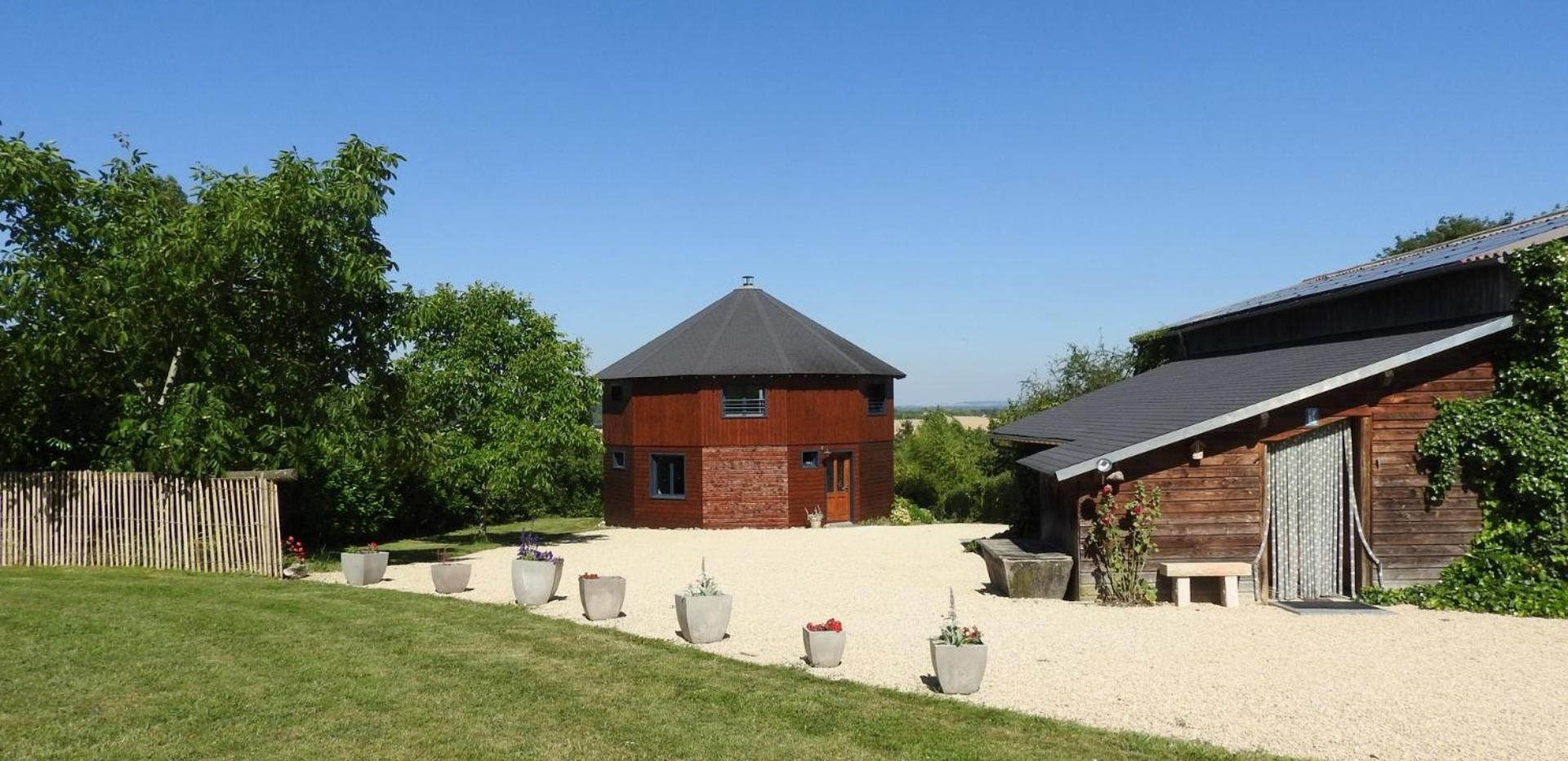 La Maison Ronde Et Ses 2 Cahutes Monthoiron Екстериор снимка