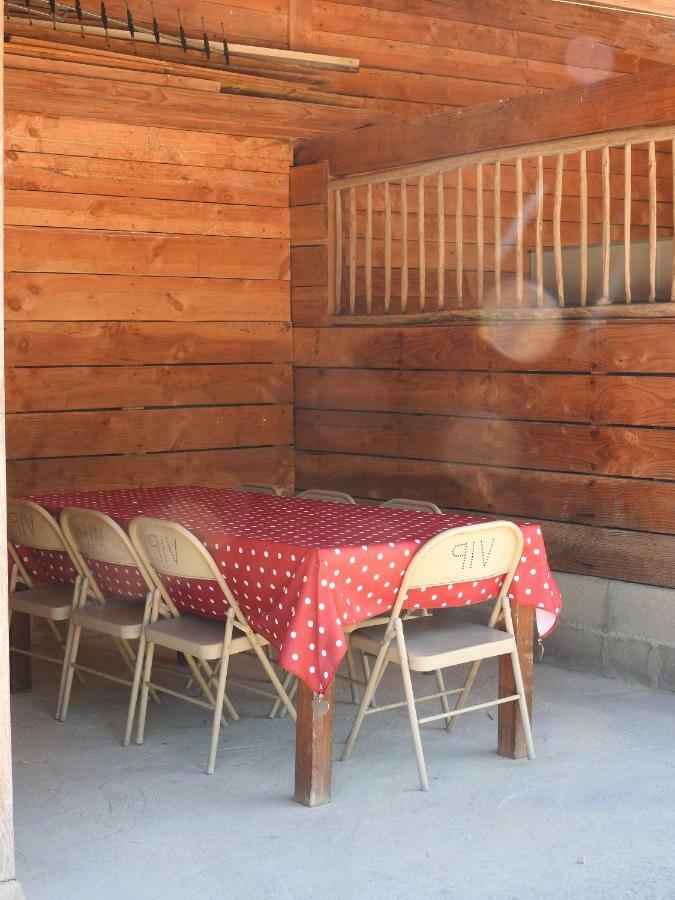 La Maison Ronde Et Ses 2 Cahutes Monthoiron Екстериор снимка